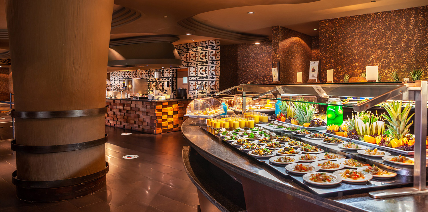  Buffet lunch with African decoration at the Lopesan Baobab Resort hotel in Meloneras, Gran Canaria 
